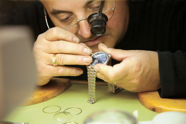 Maintenance and Repair of the Best Replica Watches: Keeping Your Watch as Good as New